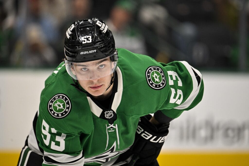 Dallas Stars forward Wyatt Johnston contract extension