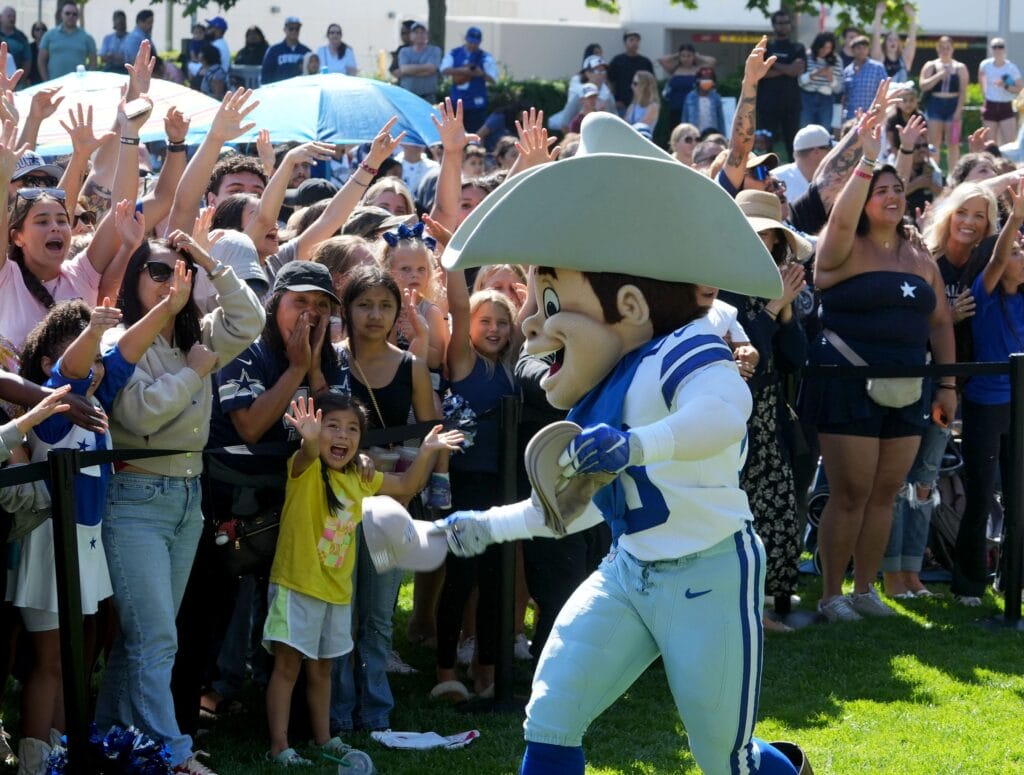 Dallas Cowboys agree to five-year extension to keep training camp in Oxnard, Calif.